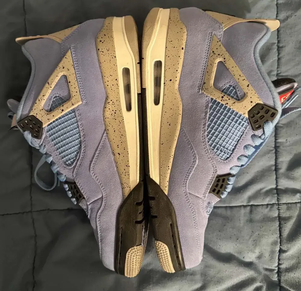 Air Jordan 4 Retro University Blue